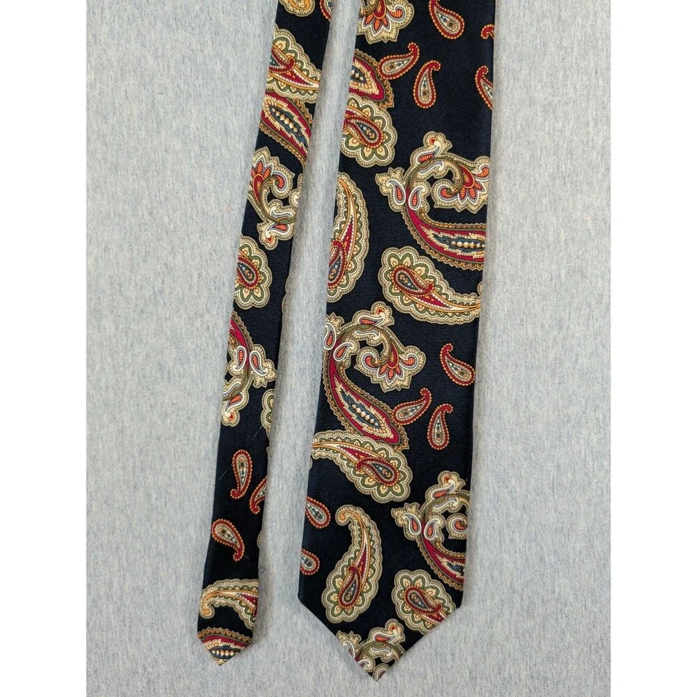 Sutter And Grant Blue Paisley Tie 3 3/4 Wide x 56 1/2 Long 100% Silk Made In USA